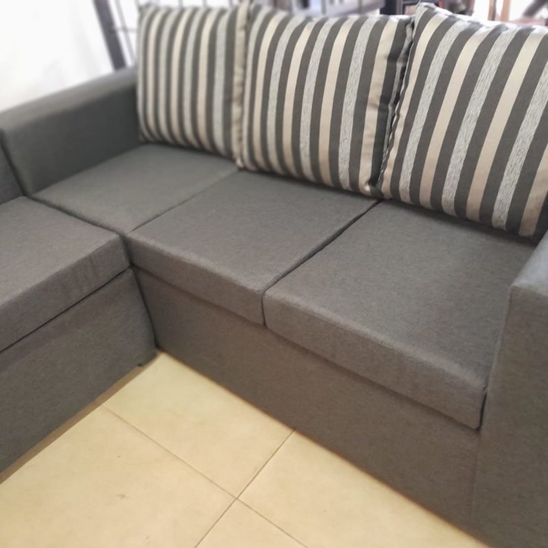 Sillon esquinero con almohadones